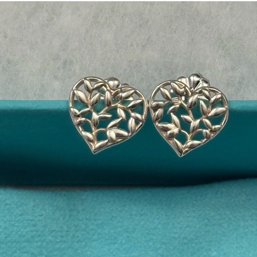 Authentic “Like New” Tiffany & Co. Paloma Picasso Olive Leaf Heart Earrings